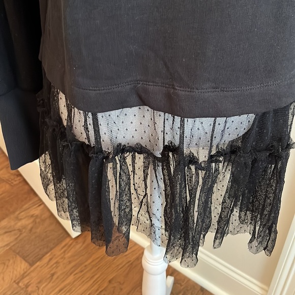 Black sweater with Tule hem - Picture 2 of 4